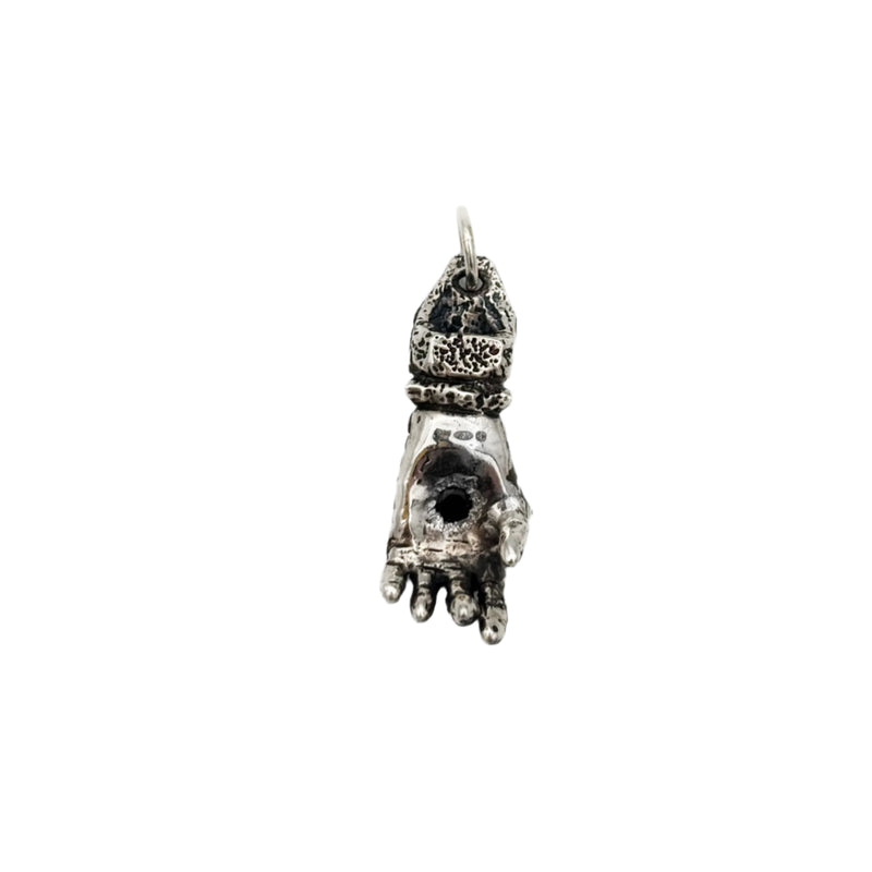 gauntlet charm palm up