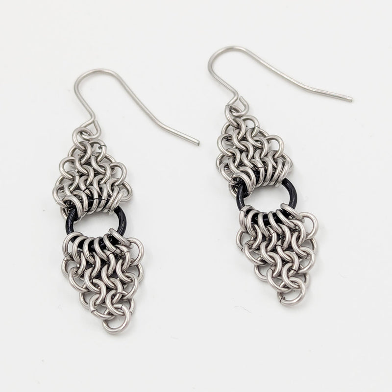 chainmail double diamond with black ring earrings 