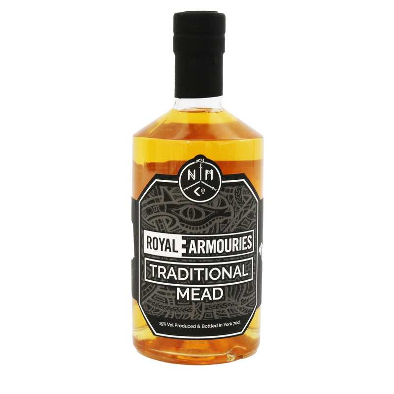 nidhoggr traditional mead 70 cl on white background