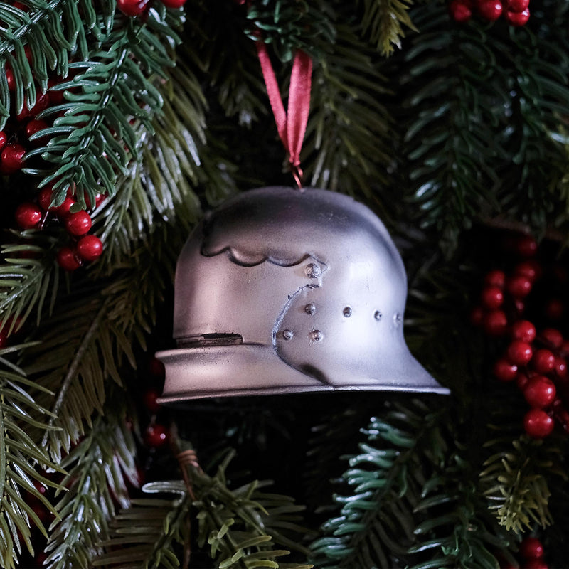 Short tailed sallet decoration left view on christmas tree