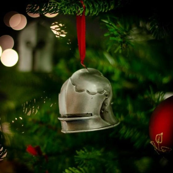 Short tailed sallet decoration hanging in a tree